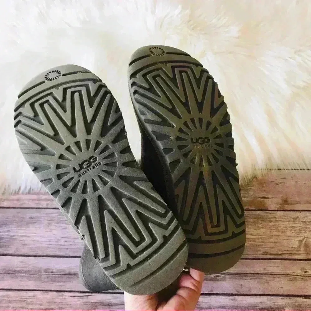 Uggs Classic Short Gray Sz 6